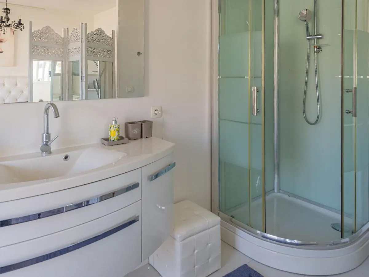 Apartment Presqu'Ile By Interhome Cannes